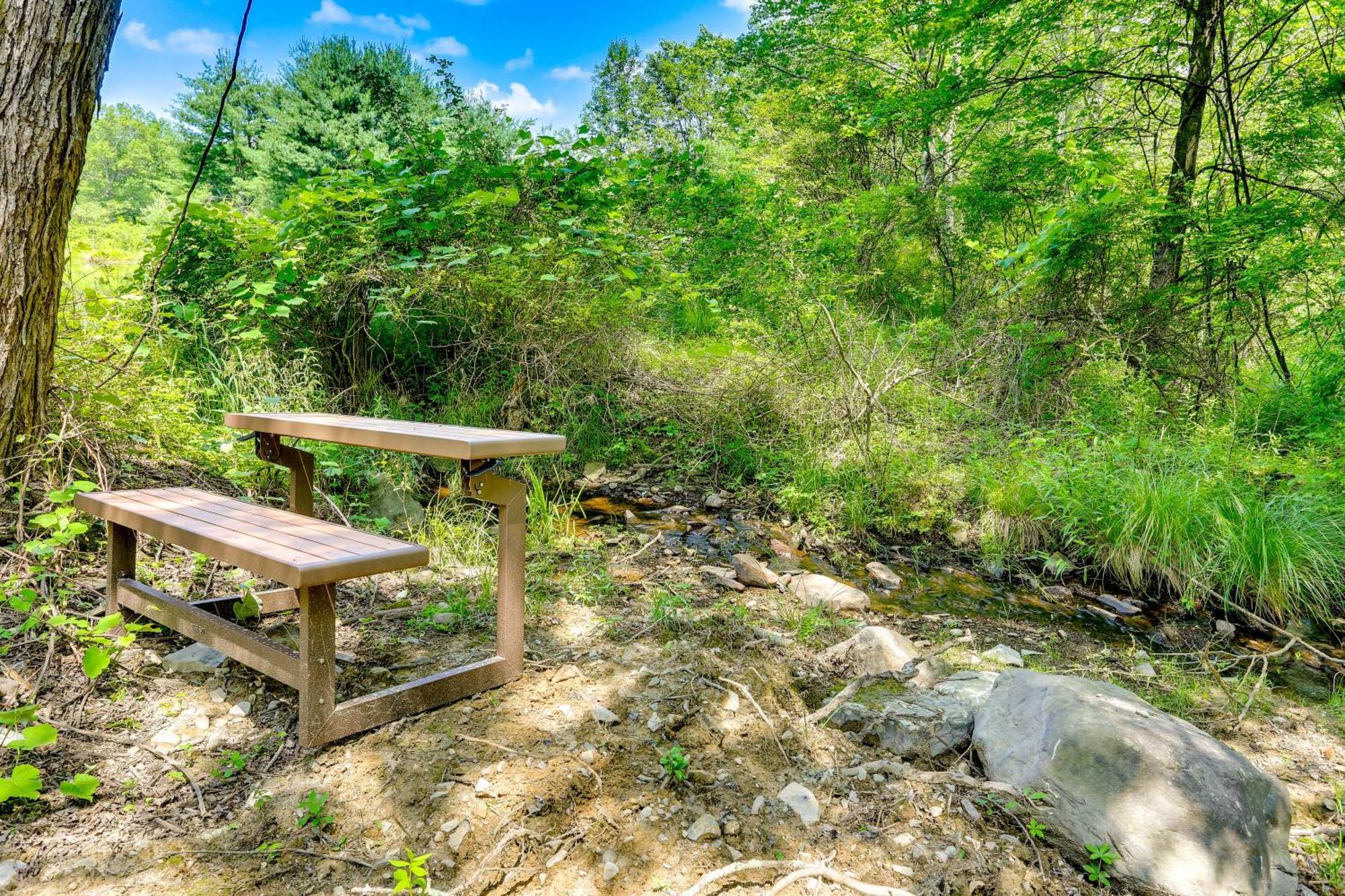 Secluded Poconos Cabin With Fire Pit On 75 Acres! East Stroudsburg Exterior photo